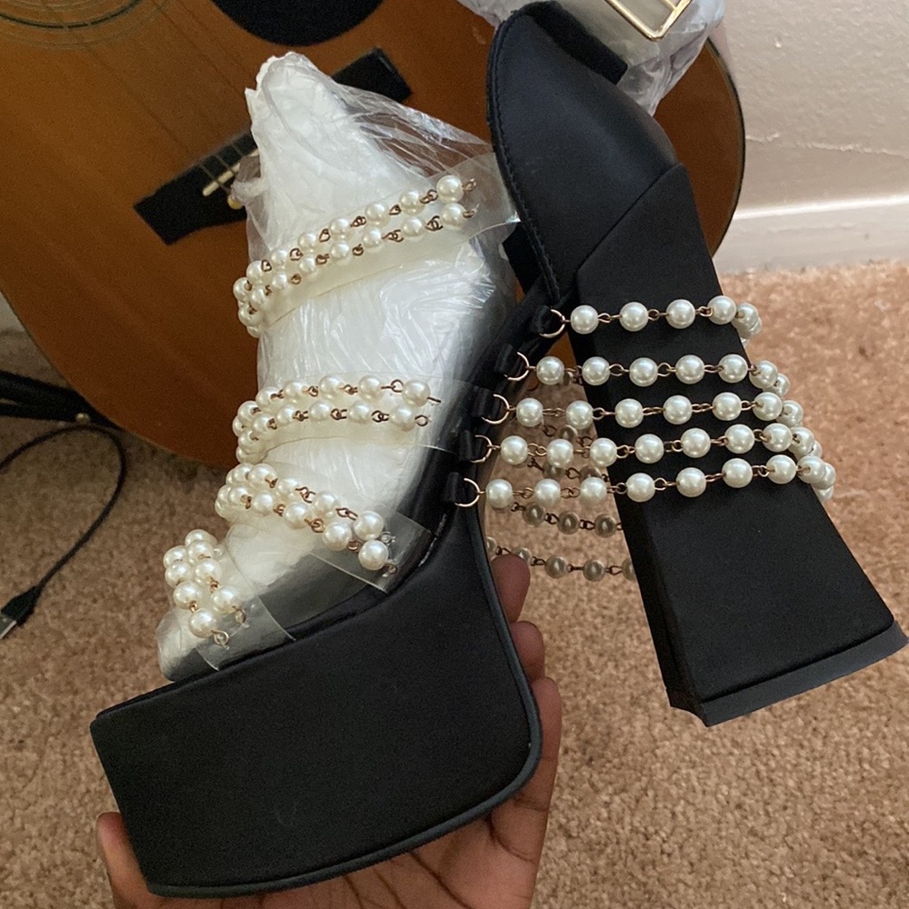 Azalea Wang Along For The Ride Chunky Pearl Sandals - Black 8.5 - Picture 4 of 5